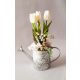 Tavaszi dekoráció, locsolóban,  fehér tulipánnal, gyöngyvirággal 