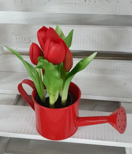Élethű tulipán cserépben - piros